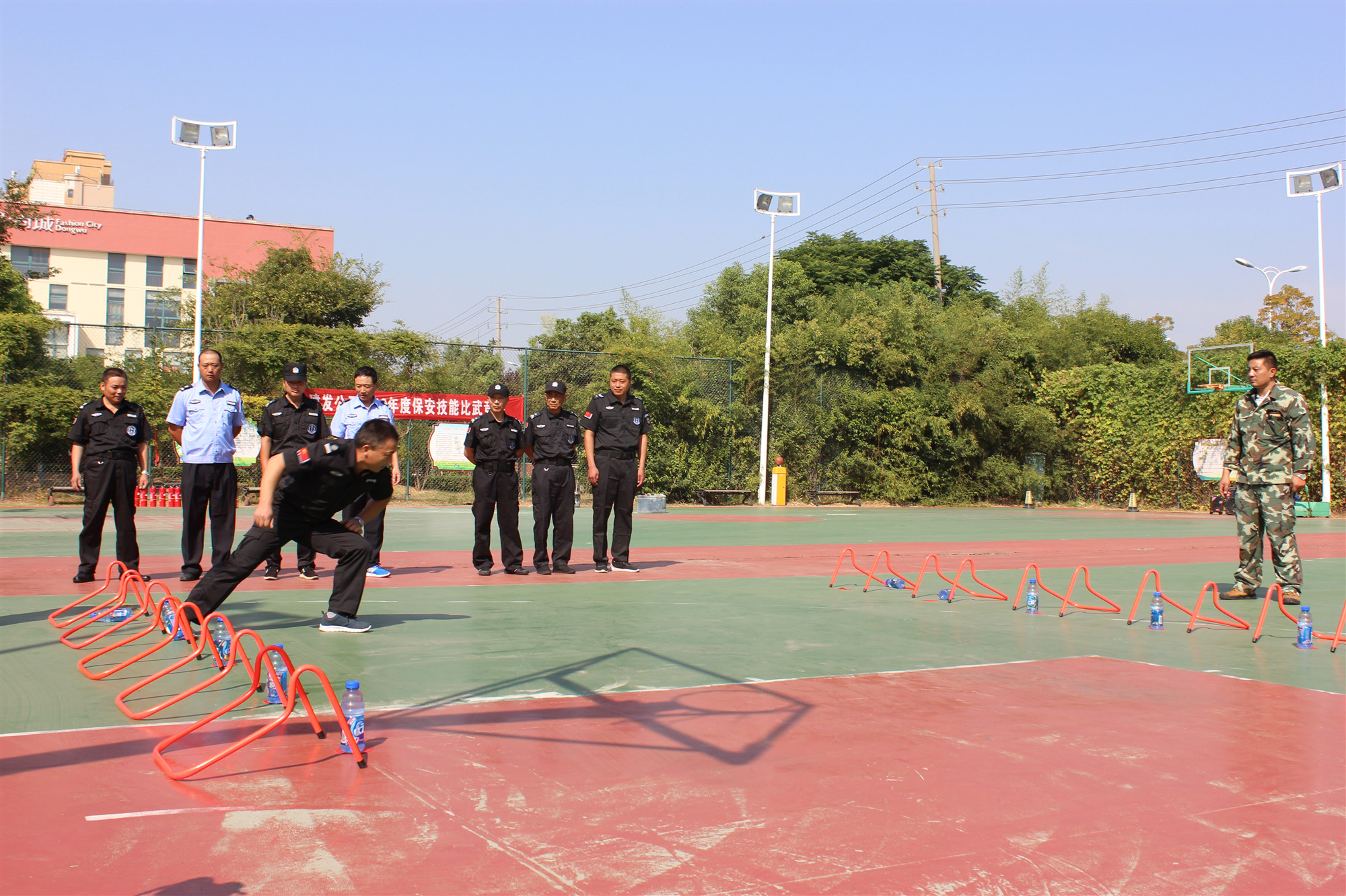 建發(fā)公司開(kāi)展“防風(fēng)險(xiǎn) 保安全 迎大慶”安保大比武活動(dòng)3_副本.jpg
